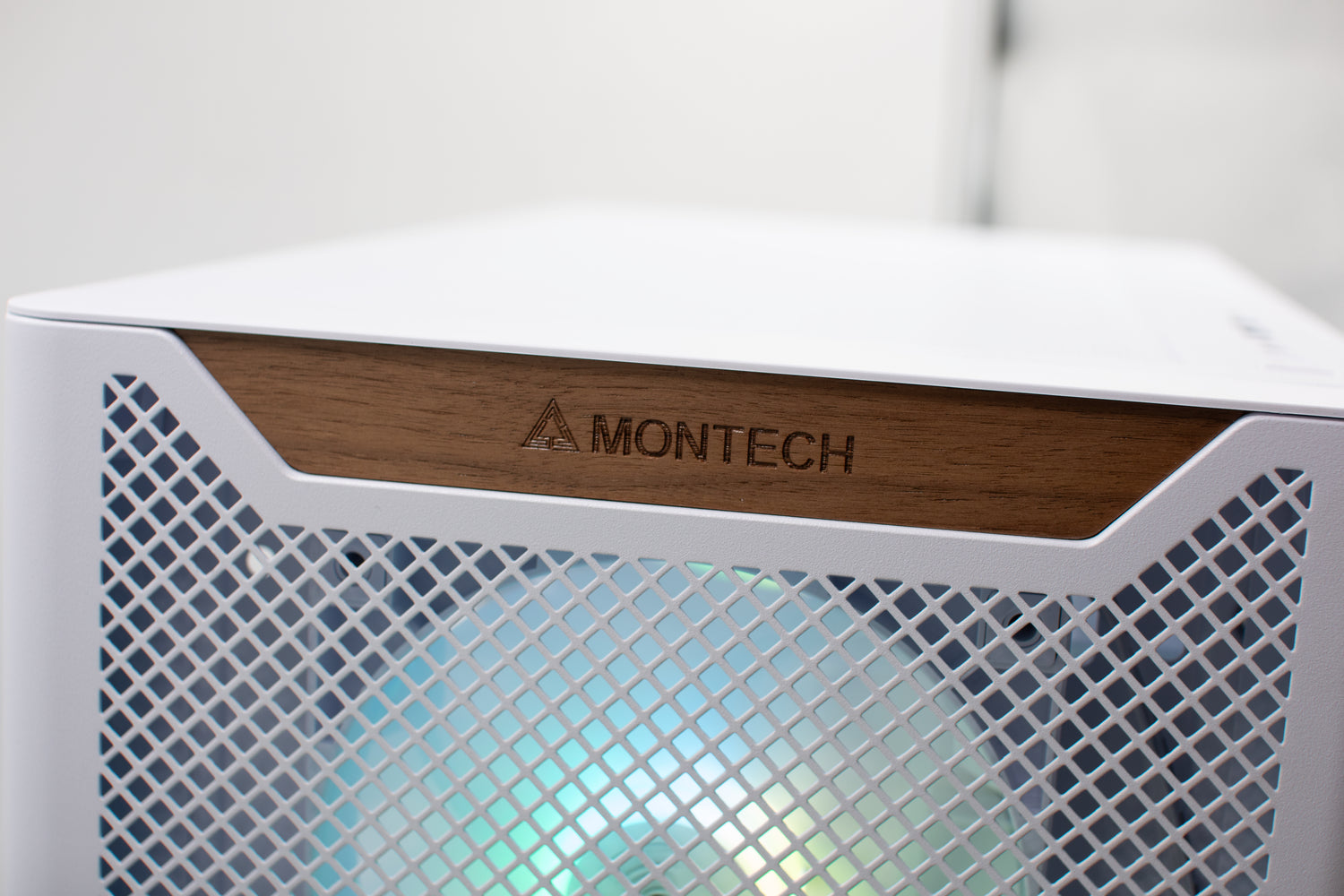 Timbr XR7 White Gaming PC Wood Detailing