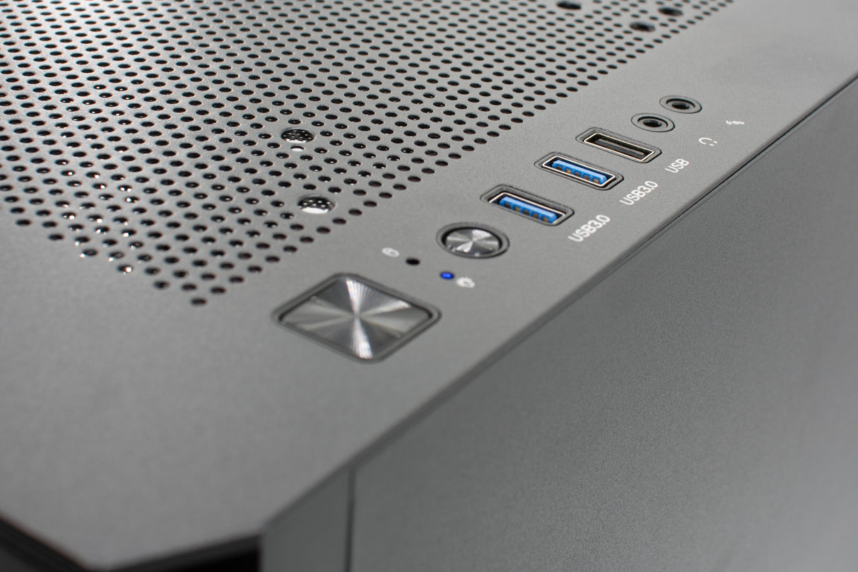 Gamer PC Luna series top panel connectors detailed view
